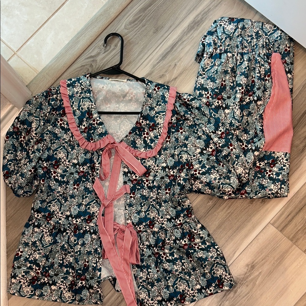 Flourish in Frills Women's Set